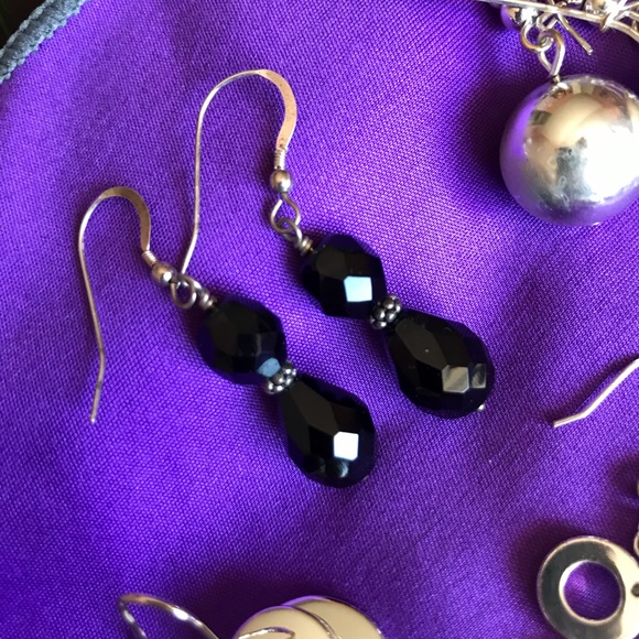 Lot of Seven Pairs of Earrings - Silver and Black - Picture 2 of 8